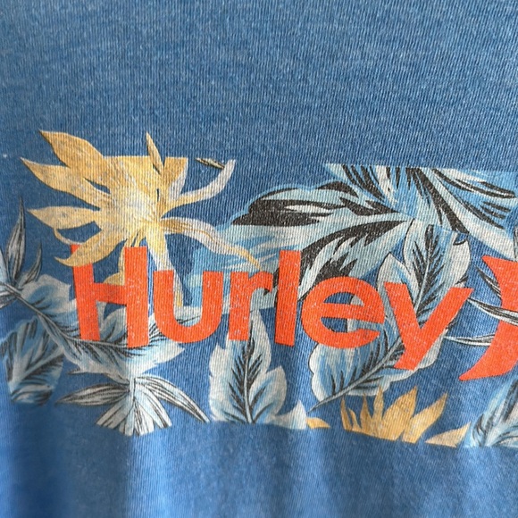 SALE ✅✅✅Hurley T-Shirt Medium - Picture 4 of 6